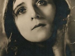 Фелини вижда Мара Чуклева да проси и я снима в „Градът на жените“   
