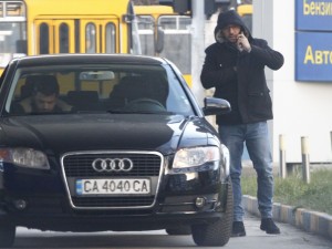 Хекимян опасно близък с манекен от „Визаж“ (ПАПАРАШКИ СНИМКИ)
 
