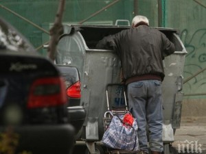 Клошарите си докарвали по 2 бона от боклуци