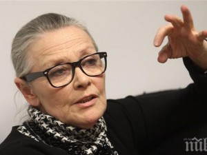 Цветана Манева със 700 лв. пенсия и 3 бона заплата