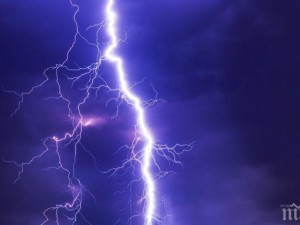 Църква в Старозагорско стреля по мълнии
 