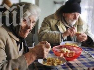 Пакети с храна за 600 000 бедни
