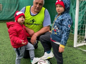 Внучето на Бойко става на 3