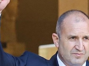 Разрушителят Радев е заплаха за България