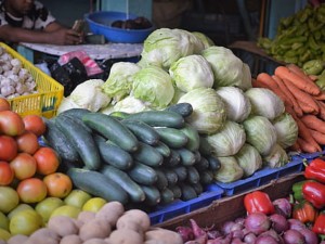 Скъпотия! Краставиците скочиха с 16 %, зелето с 20%