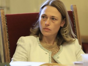 Ива Митева погребала баща си
 