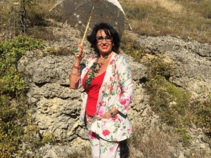 Йорданка Христова яде черупки от яйца за здрави кости
 