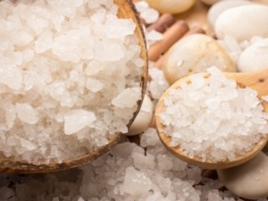 Как да изчистим магия с вода и морска сол 
 