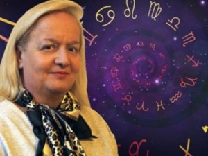 Топастроложката Алена: Бум на сватби и бебета през 2022 г.!
