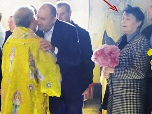 Радев изостави майка си, не стъпва в родното си село
 