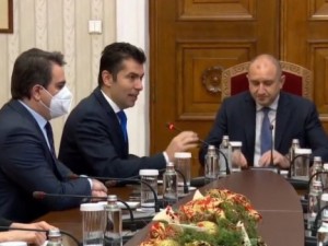 Новото правителство – трето „служебно“ с марката Радев
 