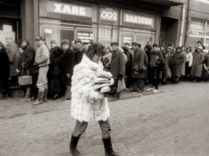 Спомени от соца: Редяхме се на опашки за хляб, чушки, дрехи и кецове
 