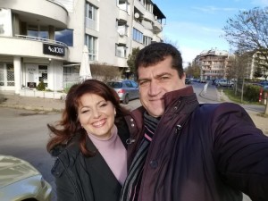 Мъжът на здравната министърка се пусна гол (Снимки)
 