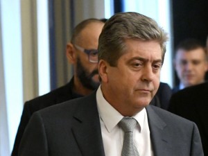 Първанов жертва на нагла измама
 