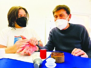 Обгорелият Джани Моранди на терапия от 10 месеца
 