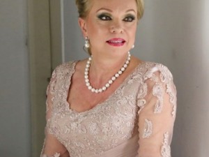 Искра Радева пази талия на 70  с диета „всичко зелено“
