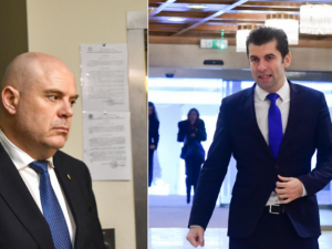 Конфликтът Петков &ndash; Гешев и хаосът в управлението
&nbsp;
&nbsp;