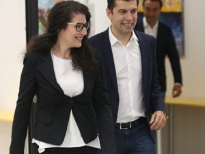 Вицепремиерката Калина Константинова отслабнала с 30 кг (Снимки)
 