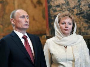 Жената на Путин живее с 20 години по-млад мъж
 
 