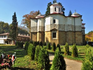 Богородица от Лопушанския манастир плаче със сълзи от миро