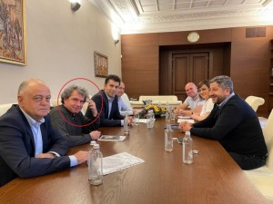 В управляващата коалиция - „Всеки сам си преценя“
 
 