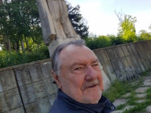 Васил Михайлов се реди за безплатни банички