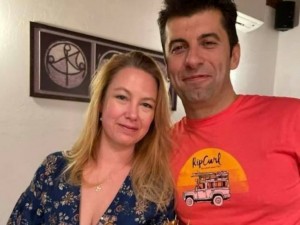 Премиершата Линда Петкова: В сладкарницата ме питат не за торти, а за политика
 
 