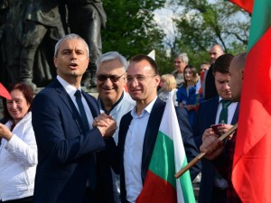 Кабинетът „Петков“ качва рейтинга на „Възраждане“
 