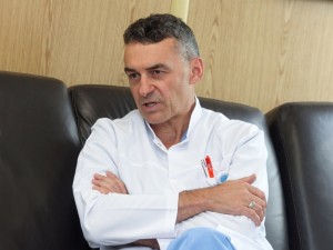 Топкардиологът проф. Иво Петров : Бирата и климатиците докарват до инфаркт в жегите!

 
