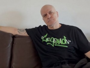 Славчо, спри да пишеш и да се излагаш вече! Наглостта ти няма граници