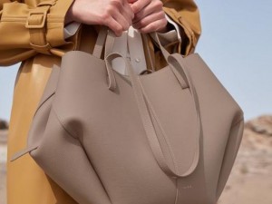 Огромните чанти се връщат на мода 
 