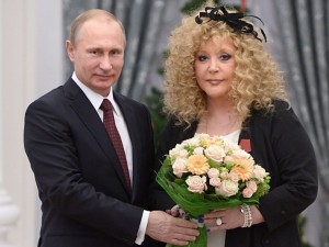 Алла Пугачова напуска Русия, заживява в САЩ
