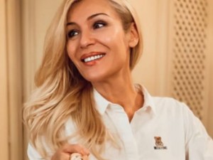Царят канил Гала в политиката
 