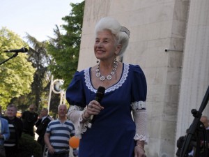 Янка Рупкина откупи родната си къща
 