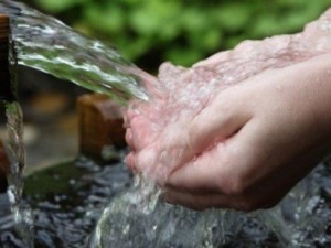 Чудотворна вода тече в селата в Централна България