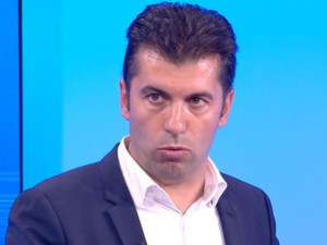 Побоища в кабинета на Кирил Петков в МС?