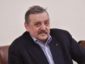 Проф. Кантарджиев: Сребърна вода и лимон със сода ни пазят от коварните вируси!