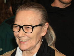 Цветана Манева пак влезе в чалгата 
 