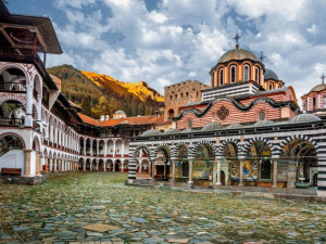Майка и син оздравяха с чудо в Рилския манастир
 