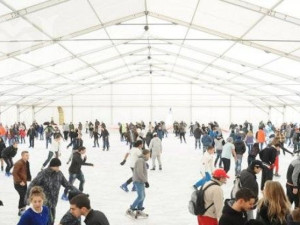 В София откриха най-голямата ледена пързалка на Балканите