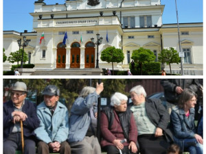 Депутатите си вдигат заплатите, пенсионерите да бедстват