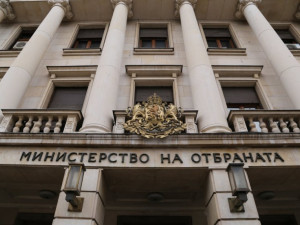 Шият палта за 35 бона на командирите в армията