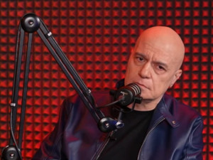 Слави с адски болки, не може да стои седнал (Снимки)
 
