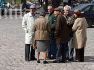 Шепа алчни безродници безчинстват в България! Пенсионерите трябва да се организират срещу тази гмеж
 