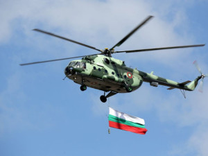 На парада за Гергьовден прелетя почти цялата ни военна авиация
