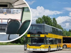 Двуетажни автобуси ни возят до Бойко и Царя