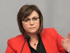 Корнелия Нинова показа ученическите си стихове 
 