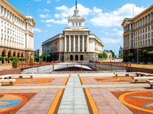 Лъжци и крадци озлочестиха България