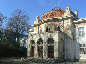 Минералната баня в Горна баня тъне в разруха
 