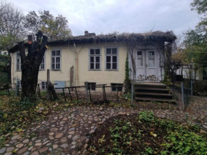 Къщата на Дънов и Георги Димитров протече
